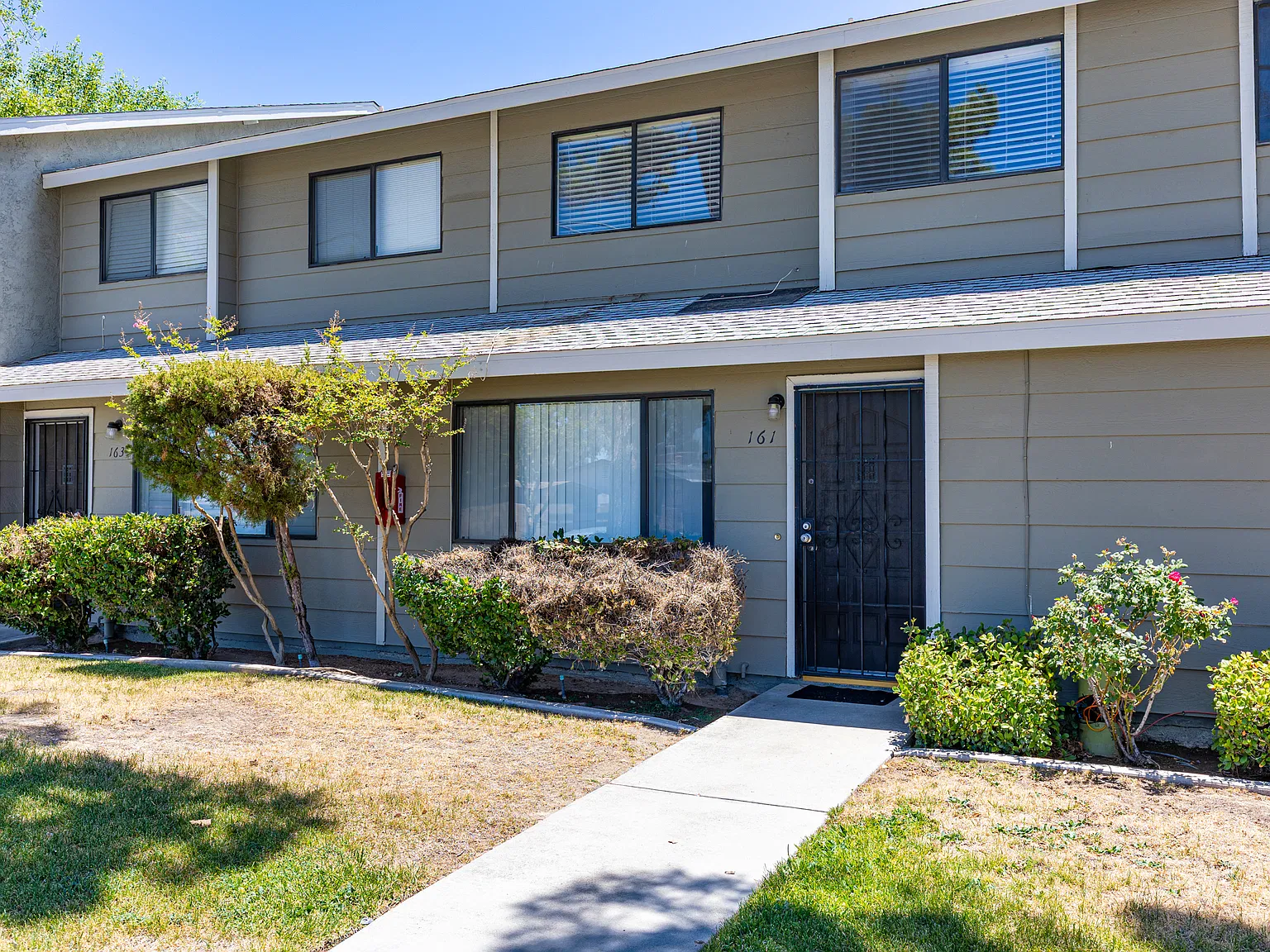 3 bed, 2.5 bath, 1305 sqft, $1,650 — Photo 2
