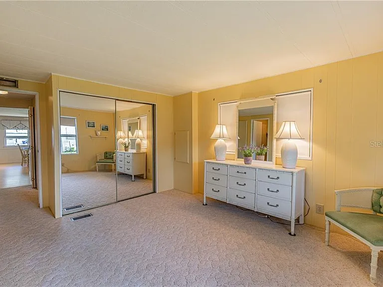 274 Beach Ct — Photo 12