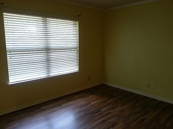 4th image of 1603 Baltimore Dr