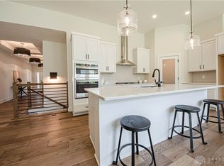 9904 Rothschild Ct, Centerville, OH 45458