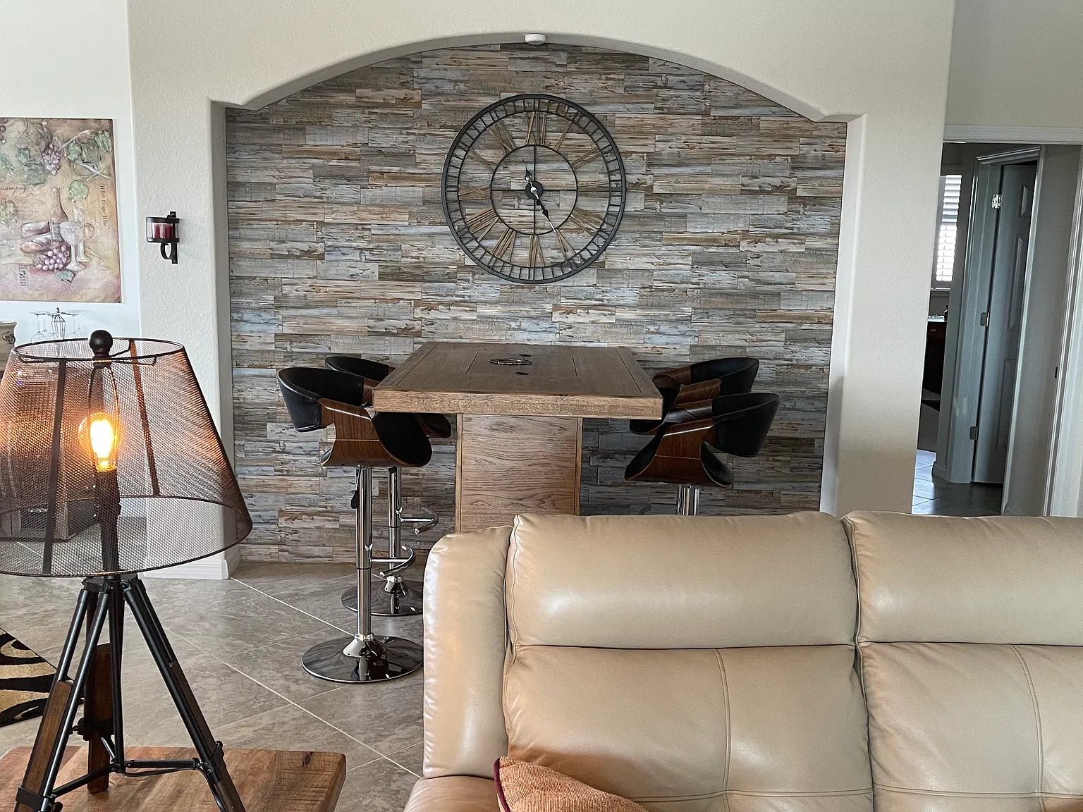 3 bed, 2233 sqft, $8,250 — Photo 2