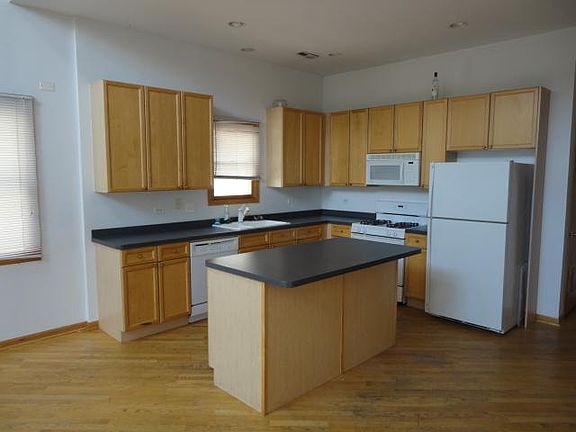 2nd image of 2717 N Wayne Ave #3T