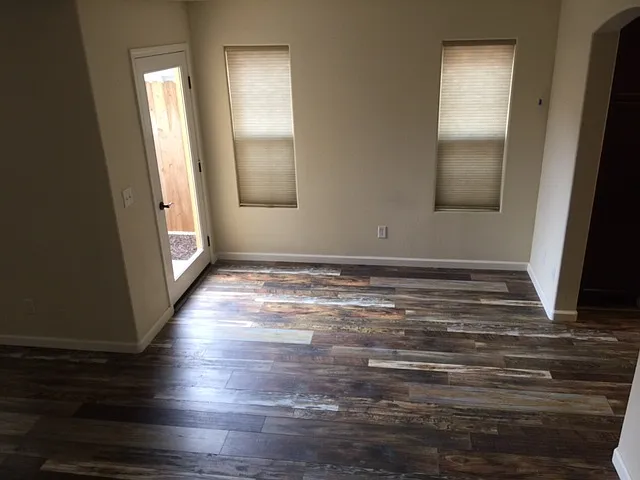 572 River Oaks Dr — Photo 13