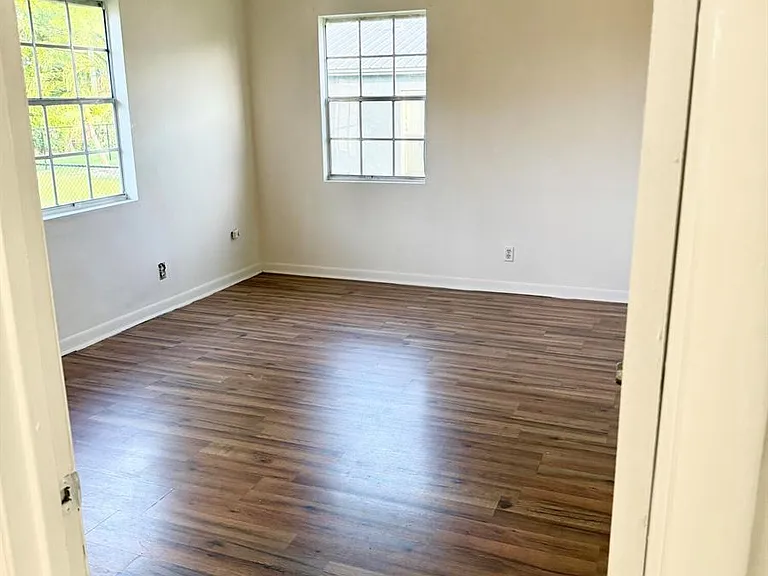 265 SW 11th Ave — Photo 8