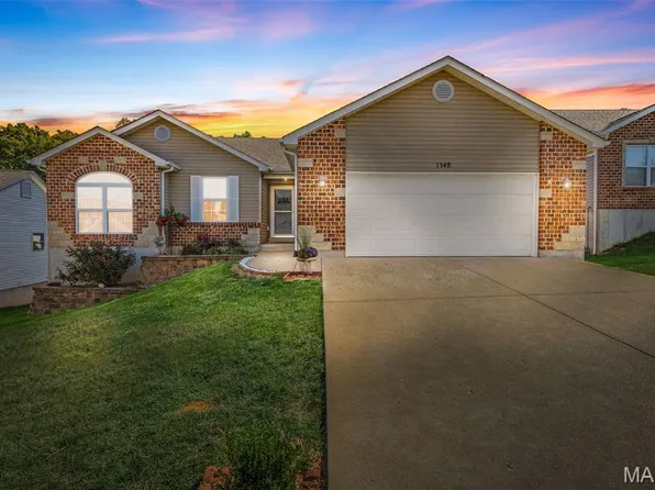 1348 Durham Dr, Herculaneum, MO 63048