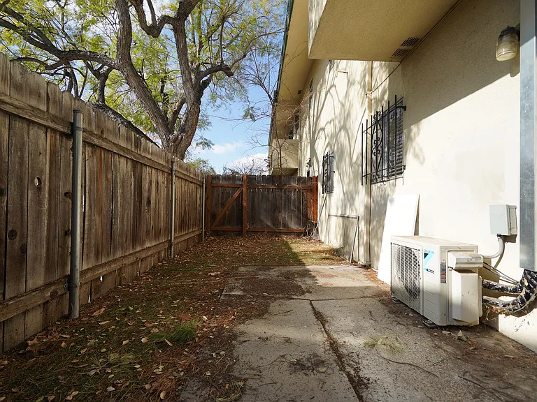 35 El Nido Ave #2 — Photo 9
