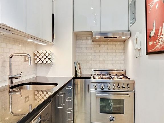 2nd image of 3 Sheridan Sq APT 10G