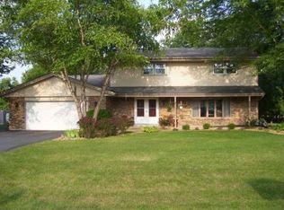 1457 Featherstone Rd, Rockford, IL 61107