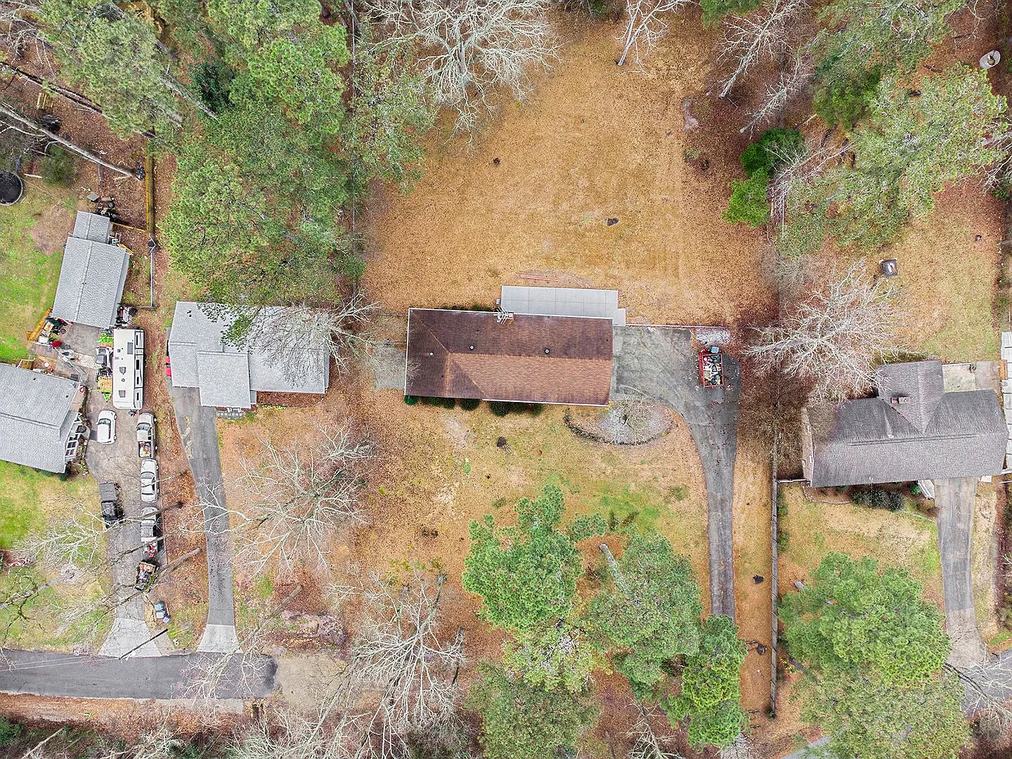 3 Bedroom 2 Bath Home w/ Massive Lot — Photo 2