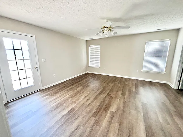 2400 Monroe St — Photo 14