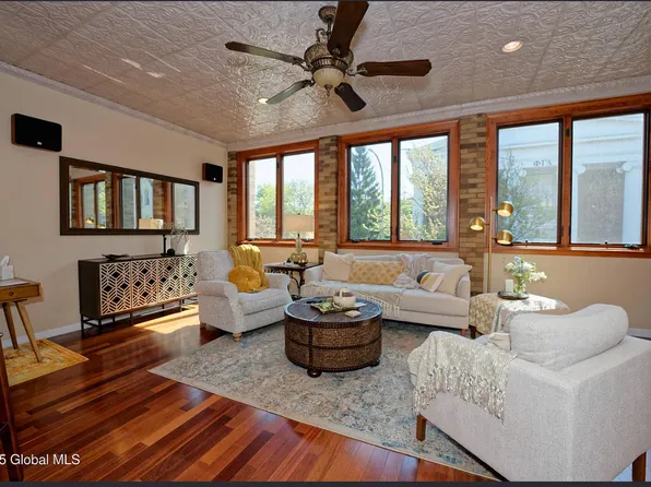 2 3rd St, Troy, NY 12180