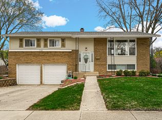 1102 E Paddock Dr, Palatine, IL 60074