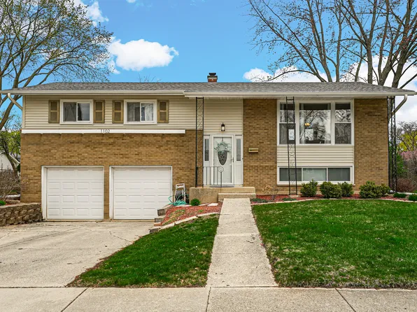 1102 E Paddock Dr, Palatine, IL 60074