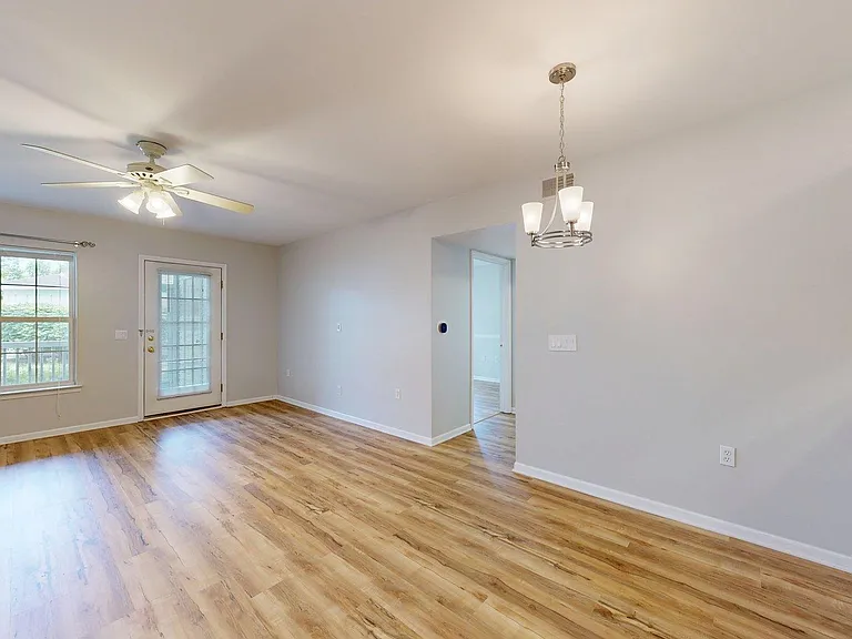 2718 S Knightsbridge Cir — Photo 8