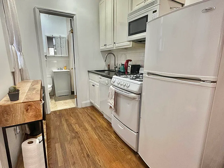 509 E 81st St #18 — Photo 3