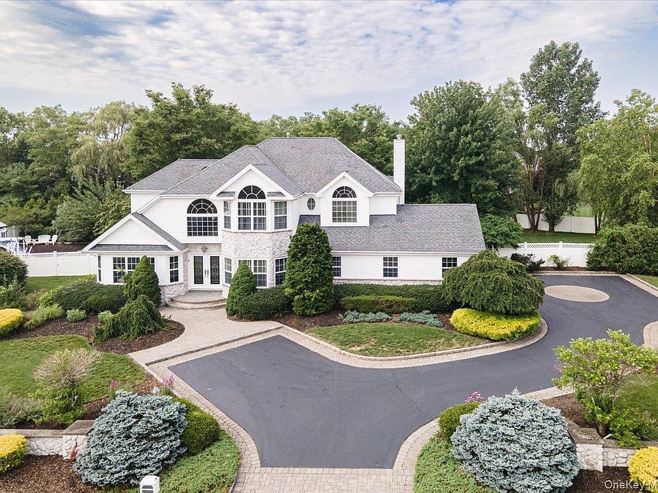 1st image of 6 Arborvitae Lane