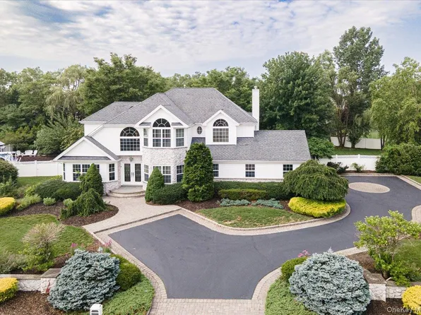 6 Arborvitae Lane, Miller Place, NY 11764