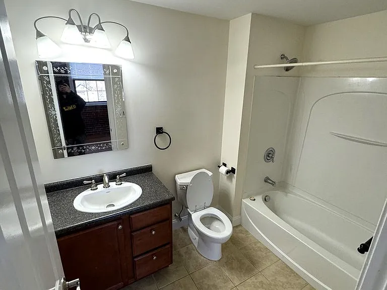 32 Vila LLC — Photo 5