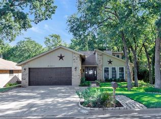 5521 Parliament Dr, Arlington, TX 76017