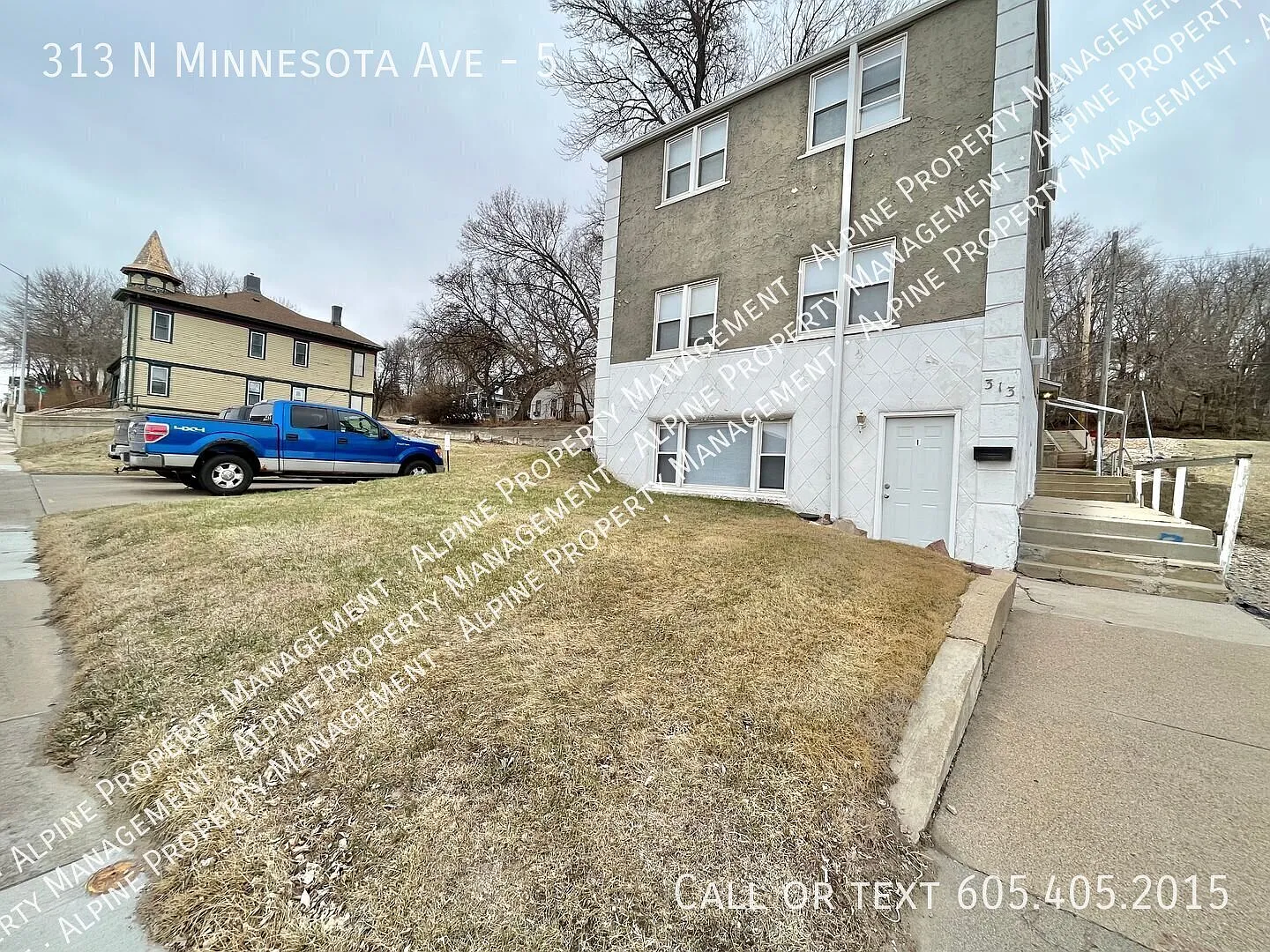 2 Bed Apartment near Downtown! — Photo 1