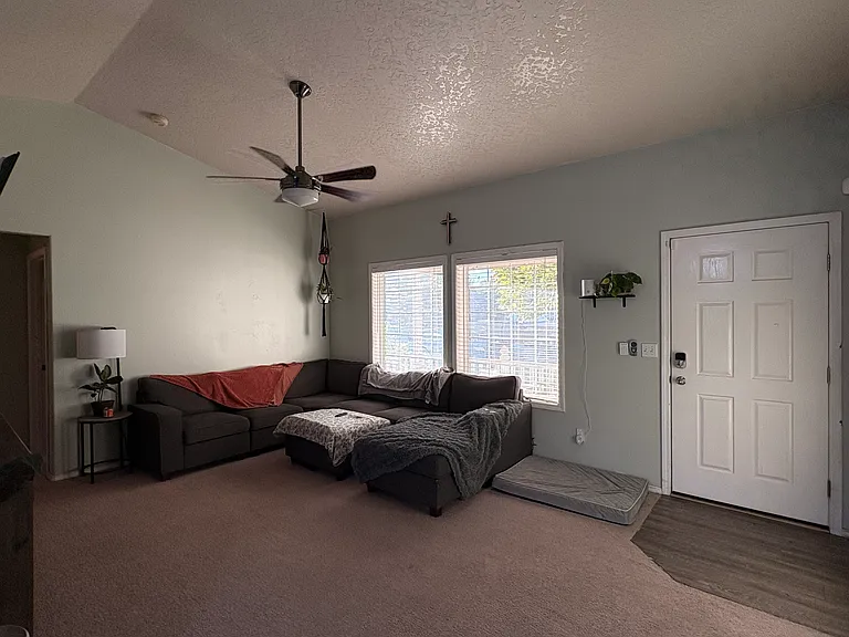 795 W 9 S — Photo 2