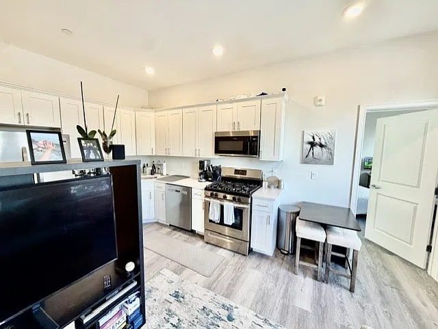 1 bed, 9999 sqft, $2,450 — Photo 2