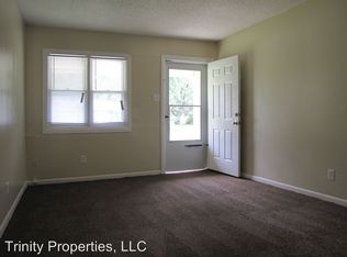 916 SW 33rd St, Topeka, KS 66611