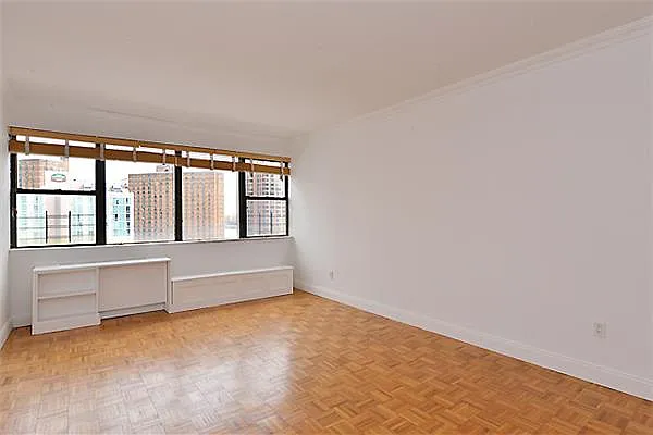 Rented by R New York | media 4