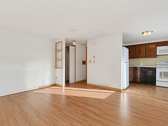 3rd image of 18 Cobb Ave #18