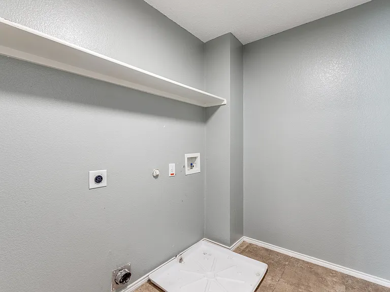 2112 Royal Acres Trl — Photo 20