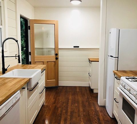2nd image of 1901 Talmadge St #1903-1/2