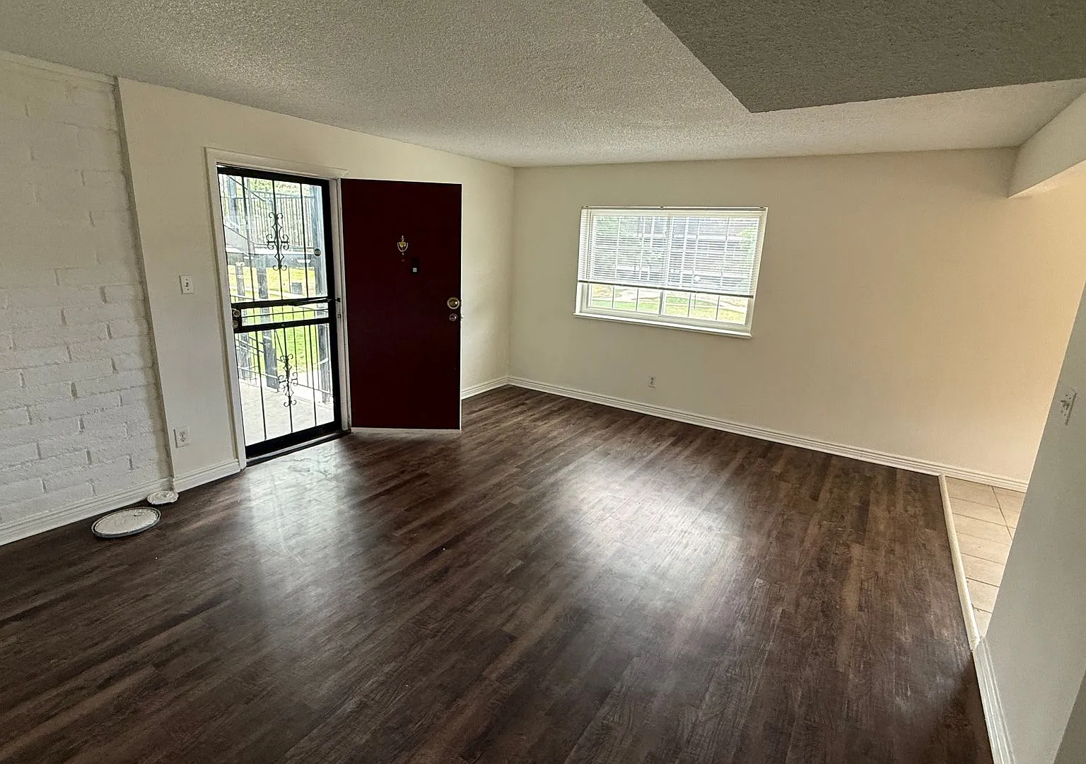 3 Bedroom 2 Bathroom Condo Near Leetsdale and Monaco — Photo 4