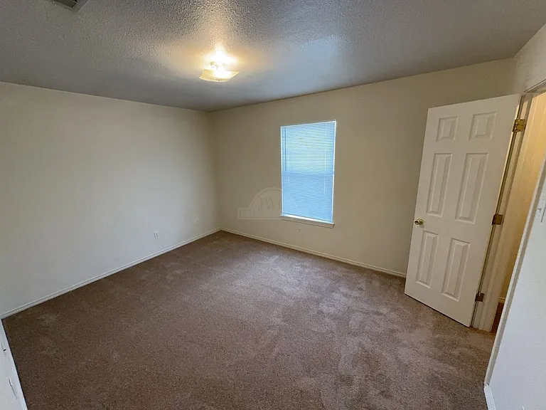 3307 Barcelona, Killeen — Photo 9