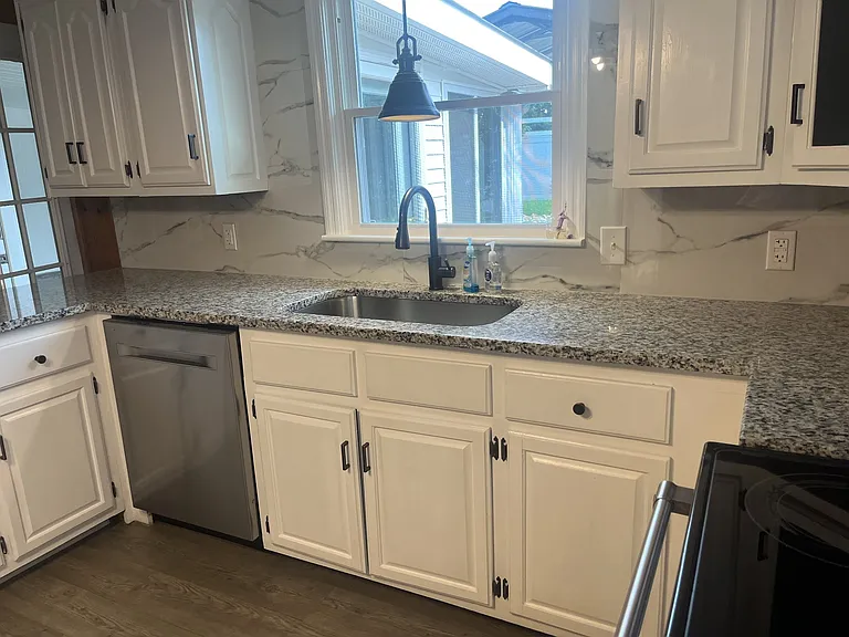 604 College Ave E — Photo 15