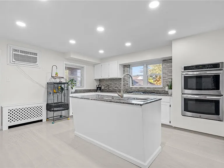 726 Seneca St #1 — Photo 30