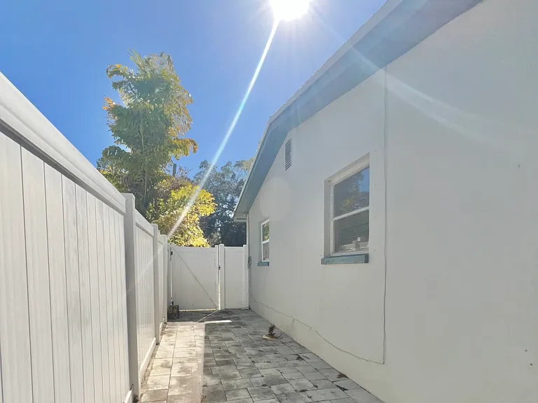 707 E Spruce St — Photo 12