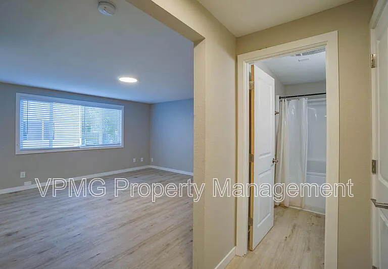 4420 Gibbons St #B — Photo 9