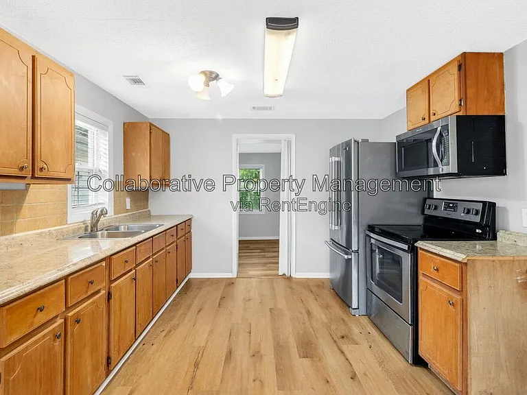 2025 Eppinger St — Photo 8