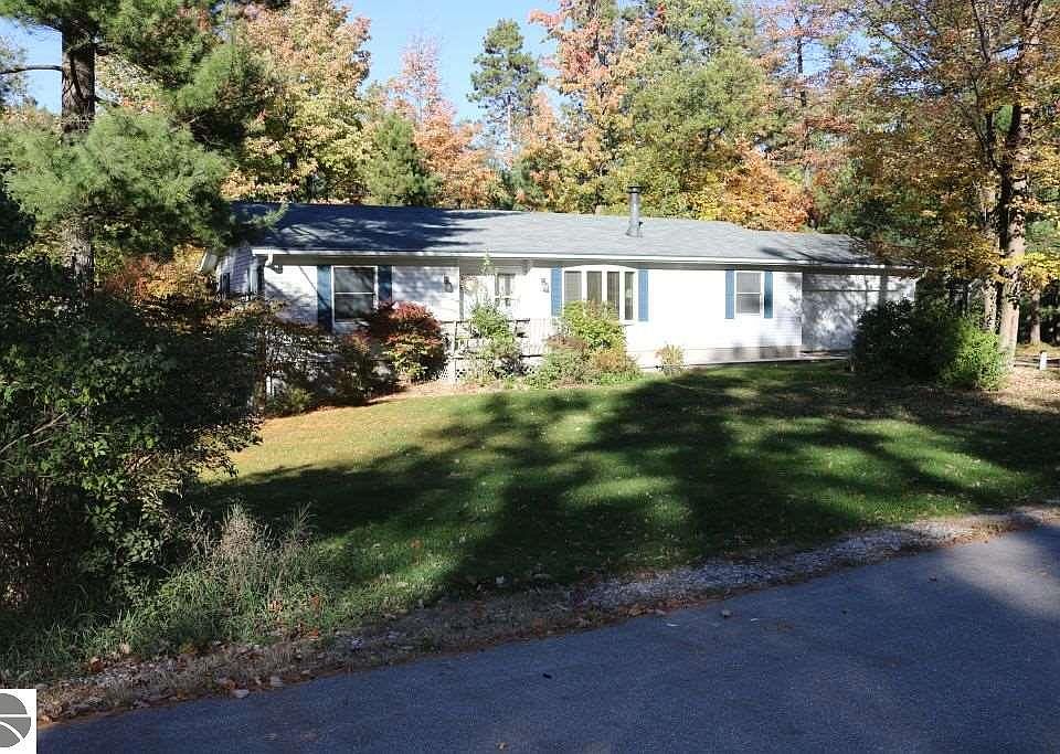 1st image of 3333 Basswood Dr