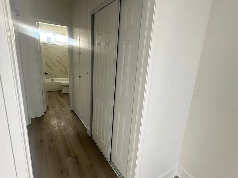 5548 Yarmouth Ave #15 — Photo 6