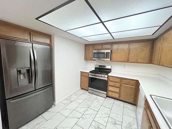 3rd image of 1483 Versailles Dr