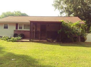 1049 W College St, Greenbrier, TN 37073