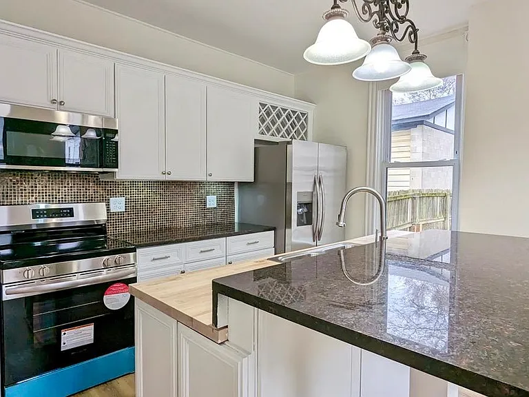 1712 Sherman Ave — Photo 2