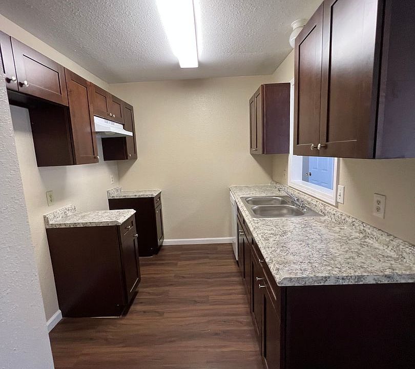 1st image of 200-227 Hunters Ln #202
