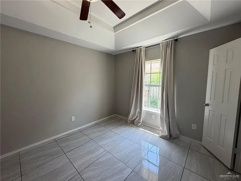 512 E Redbud Ave — Photo 11