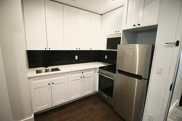 Rented by Delmark Realty LLC | media 23