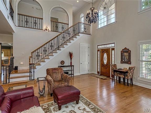 4th image of 2833 Lake Crest Dr