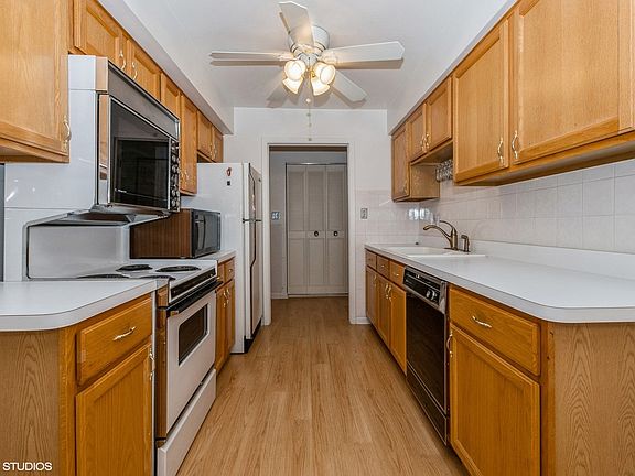 3rd image of 9620 S Komensky Ave APT 108