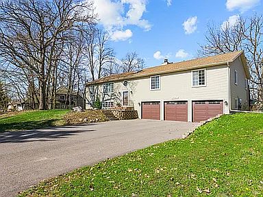 3rd image of 7783 Kingsview Ln N