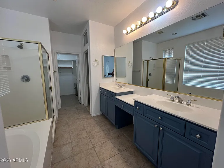 218 E Sunburst Ln — Photo 12